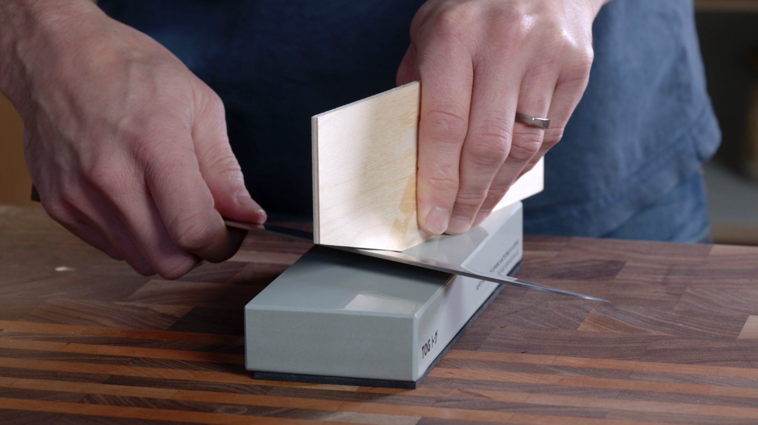 What angle should I sharpen my knife at